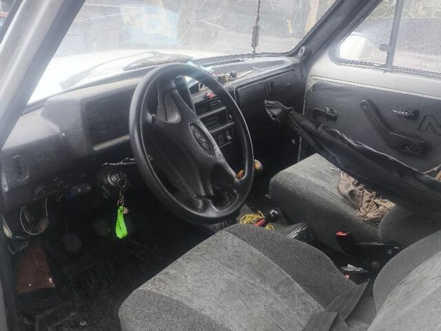 Белый ВАЗ 21213 Niva, объемом двигателя 1.7 л и пробегом 350 тыс. км за 1000 $, фото 4 на Automoto.ua