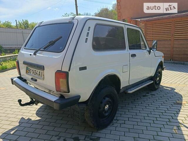 Белый ВАЗ 21213 Niva, объемом двигателя 1.69 л и пробегом 204 тыс. км за 2950 $, фото 4 на Automoto.ua