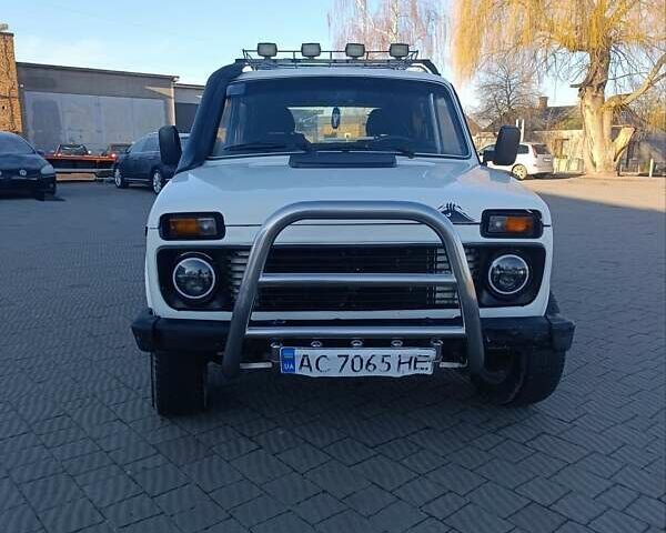 Белый ВАЗ 21213 Niva, объемом двигателя 1.7 л и пробегом 100 тыс. км за 2700 $, фото 3 на Automoto.ua