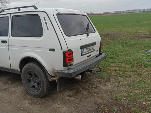 Белый ВАЗ 21213 Niva, объемом двигателя 1.7 л и пробегом 225 тыс. км за 3444 $, фото 3 на Automoto.ua