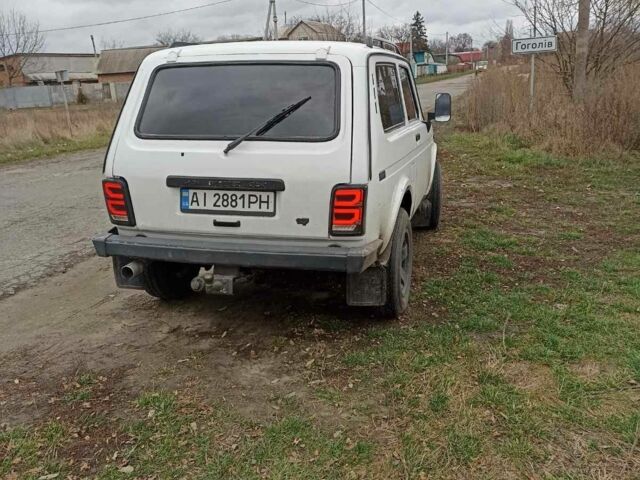 Белый ВАЗ 21213 Niva, объемом двигателя 1.7 л и пробегом 225 тыс. км за 3444 $, фото 2 на Automoto.ua