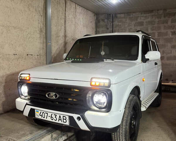 Білий ВАЗ 21213 Niva, об'ємом двигуна 1.7 л та пробігом 100 тис. км за 2300 $, фото 26 на Automoto.ua