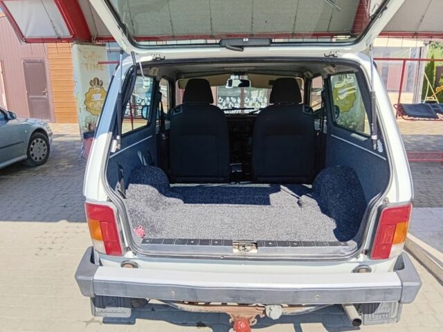 Белый ВАЗ 21213 Niva, объемом двигателя 1.7 л и пробегом 150 тыс. км за 125000 $, фото 5 на Automoto.ua