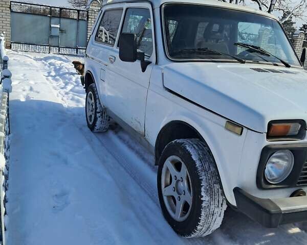 Белый ВАЗ 21213 Niva, объемом двигателя 1.7 л и пробегом 220 тыс. км за 3000 $, фото 3 на Automoto.ua