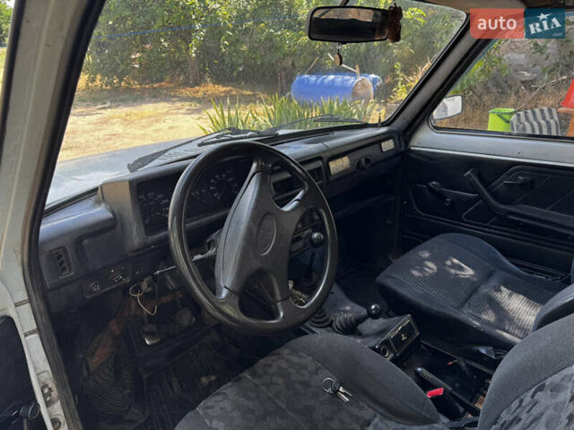 Белый ВАЗ 21213 Niva, объемом двигателя 1.7 л и пробегом 391 тыс. км за 1200 $, фото 7 на Automoto.ua