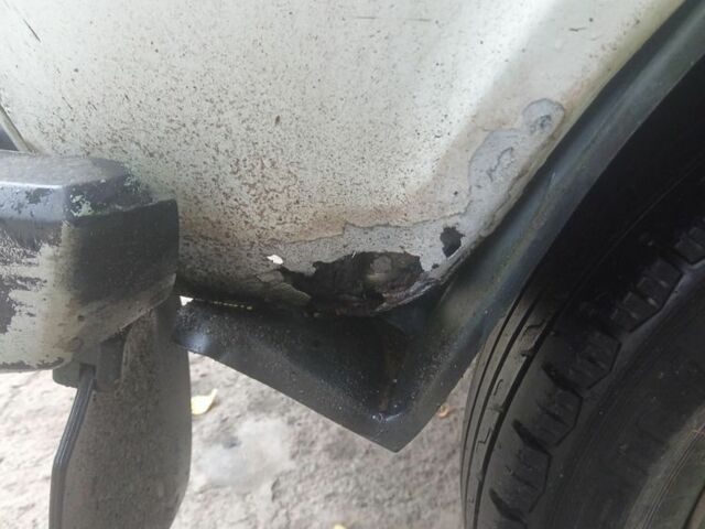 Белый ВАЗ 21213 Niva, объемом двигателя 1.7 л и пробегом 300 тыс. км за 1662 $, фото 8 на Automoto.ua