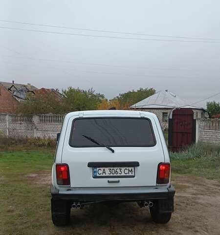 Білий ВАЗ 21213 Niva, об'ємом двигуна 1.7 л та пробігом 290 тис. км за 3500 $, фото 6 на Automoto.ua