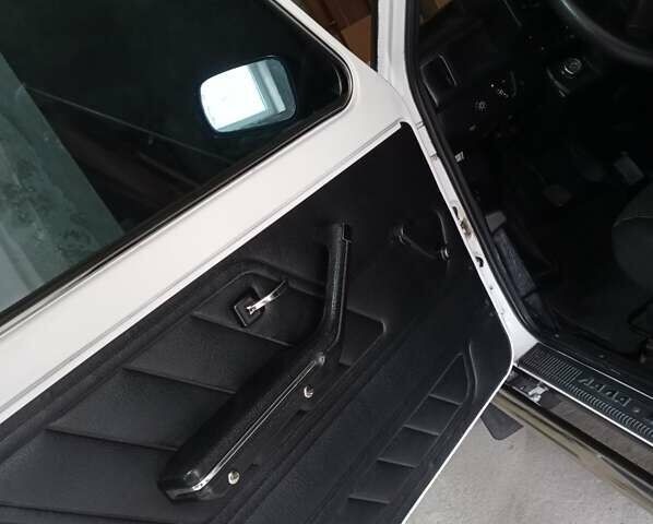 Білий ВАЗ 21213 Niva, об'ємом двигуна 1.7 л та пробігом 62 тис. км за 7000 $, фото 6 на Automoto.ua