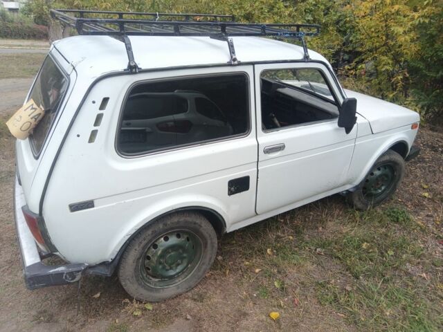 Белый ВАЗ 21213 Niva, объемом двигателя 1.7 л и пробегом 300 тыс. км за 1662 $, фото 3 на Automoto.ua