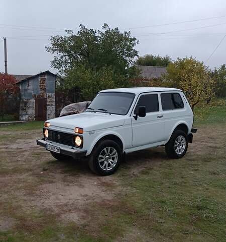 Білий ВАЗ 21213 Niva, об'ємом двигуна 1.7 л та пробігом 290 тис. км за 3500 $, фото 7 на Automoto.ua