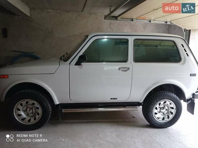 Білий ВАЗ 21213 Niva, об'ємом двигуна 1.7 л та пробігом 62 тис. км за 7000 $, фото 12 на Automoto.ua