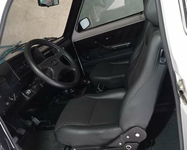 Білий ВАЗ 21213 Niva, об'ємом двигуна 1.7 л та пробігом 62 тис. км за 7000 $, фото 7 на Automoto.ua