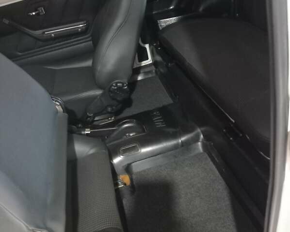 Білий ВАЗ 21213 Niva, об'ємом двигуна 1.7 л та пробігом 62 тис. км за 7000 $, фото 3 на Automoto.ua