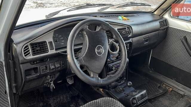 Белый ВАЗ 21213 Niva, объемом двигателя 1.7 л и пробегом 305 тыс. км за 5100 $, фото 1 на Automoto.ua