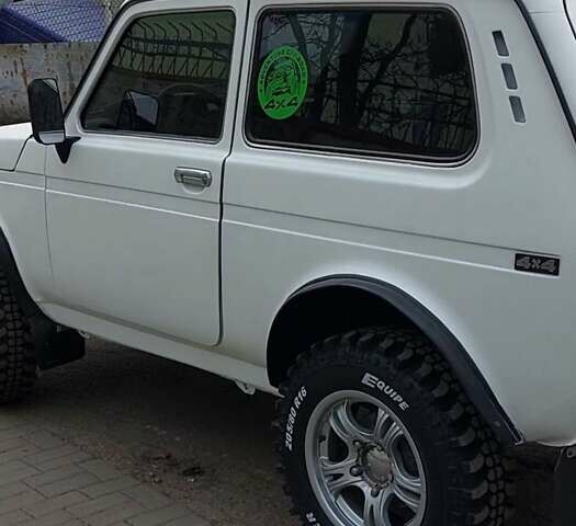 Белый ВАЗ 21213 Niva, объемом двигателя 1.7 л и пробегом 164 тыс. км за 5500 $, фото 4 на Automoto.ua