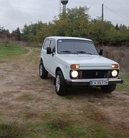 Білий ВАЗ 21213 Niva, об'ємом двигуна 1.7 л та пробігом 290 тис. км за 3500 $, фото 5 на Automoto.ua
