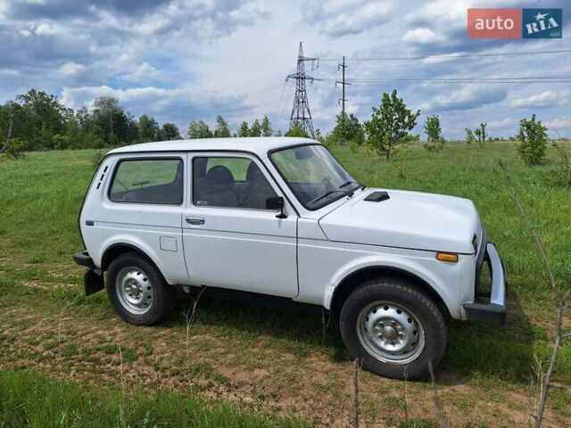 Белый ВАЗ 21213 Niva, объемом двигателя 1.7 л и пробегом 95 тыс. км за 3300 $, фото 4 на Automoto.ua
