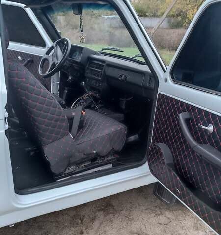 Білий ВАЗ 21213 Niva, об'ємом двигуна 1.7 л та пробігом 290 тис. км за 3500 $, фото 4 на Automoto.ua