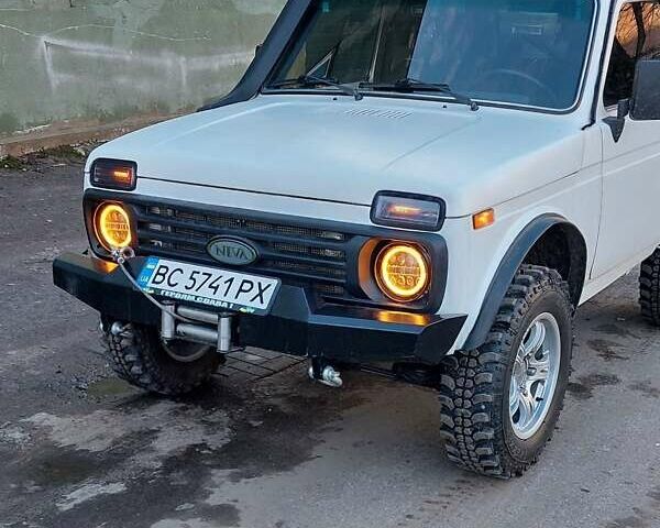 Белый ВАЗ 21213 Niva, объемом двигателя 1.7 л и пробегом 164 тыс. км за 5500 $, фото 6 на Automoto.ua