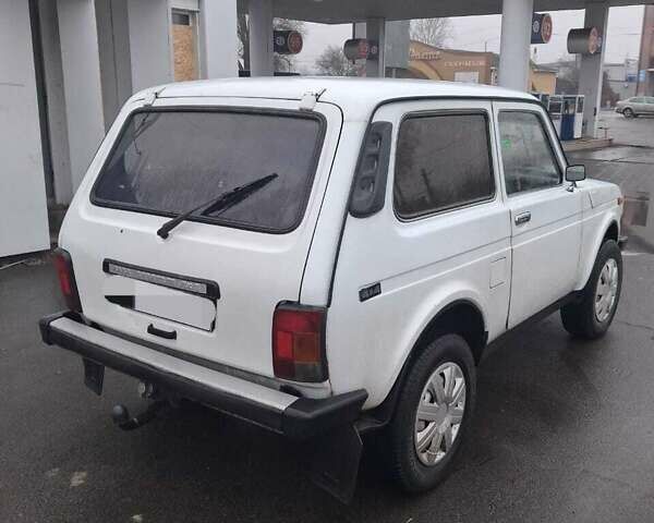 Белый ВАЗ 21213 Niva, объемом двигателя 1.7 л и пробегом 144 тыс. км за 2300 $, фото 3 на Automoto.ua