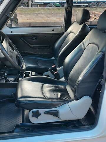 Белый ВАЗ 21213 Niva, объемом двигателя 1.7 л и пробегом 164 тыс. км за 5500 $, фото 17 на Automoto.ua