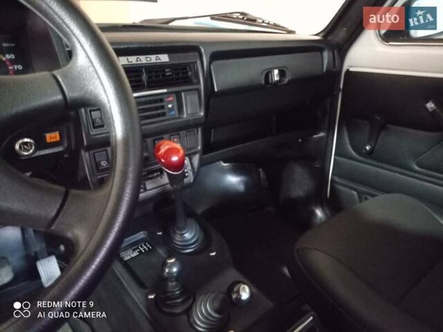 Білий ВАЗ 21213 Niva, об'ємом двигуна 1.7 л та пробігом 62 тис. км за 7000 $, фото 10 на Automoto.ua