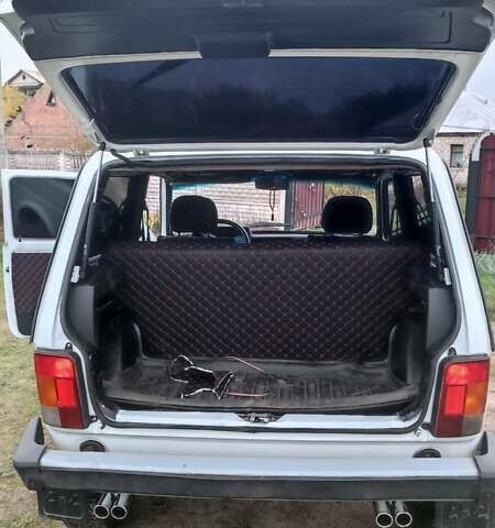 Білий ВАЗ 21213 Niva, об'ємом двигуна 1.7 л та пробігом 290 тис. км за 3500 $, фото 1 на Automoto.ua