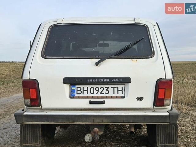 Белый ВАЗ 21213 Niva, объемом двигателя 1.57 л и пробегом 150 тыс. км за 3000 $, фото 1 на Automoto.ua