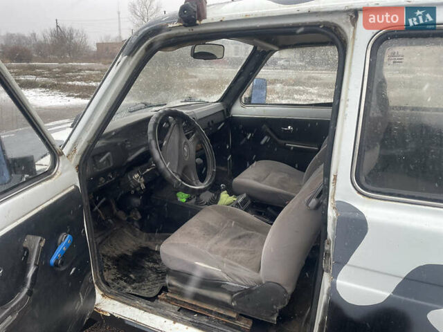 Белый ВАЗ 21213 Niva, объемом двигателя 1.7 л и пробегом 130 тыс. км за 1800 $, фото 6 на Automoto.ua