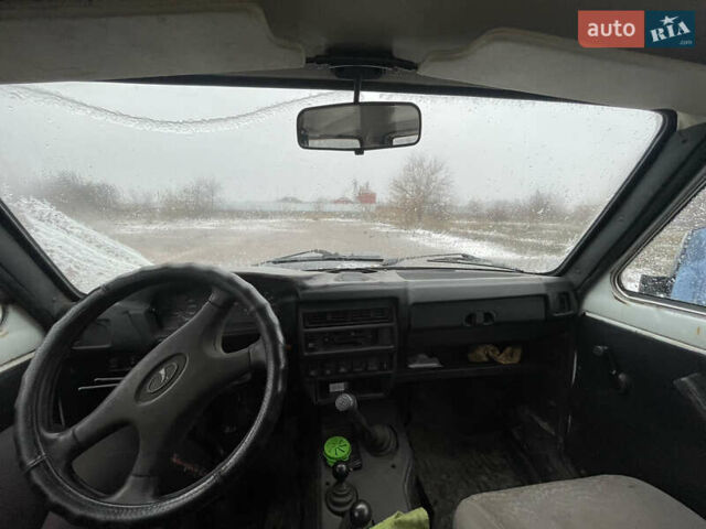 Белый ВАЗ 21213 Niva, объемом двигателя 1.7 л и пробегом 130 тыс. км за 1800 $, фото 4 на Automoto.ua
