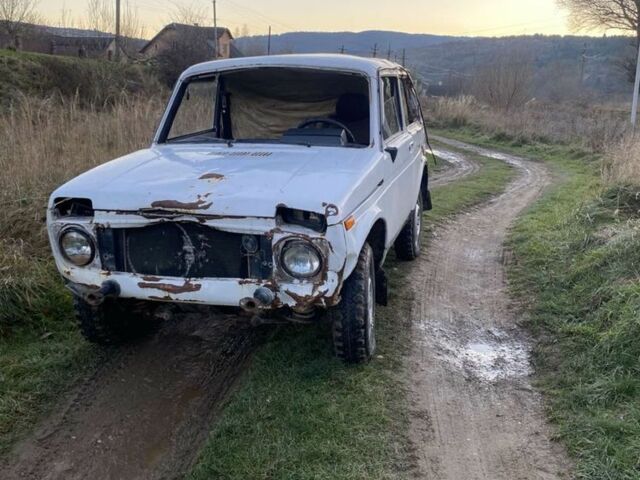 Белый ВАЗ 21213 Niva, объемом двигателя 1.6 л и пробегом 2 тыс. км за 1200 $, фото 1 на Automoto.ua