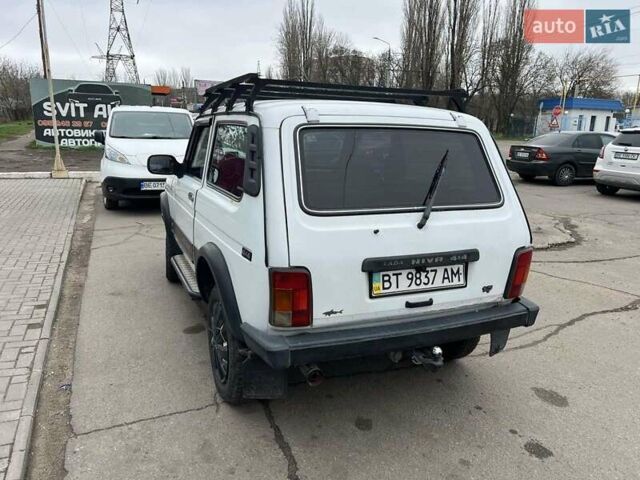 Белый ВАЗ 21213 Niva, объемом двигателя 1.69 л и пробегом 146 тыс. км за 2350 $, фото 9 на Automoto.ua