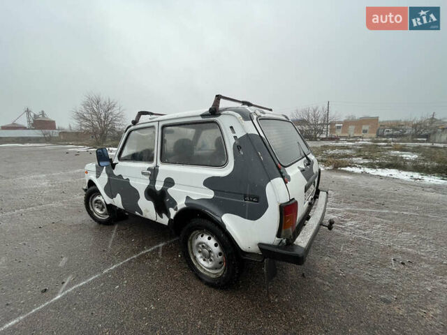Белый ВАЗ 21213 Niva, объемом двигателя 1.7 л и пробегом 130 тыс. км за 1800 $, фото 2 на Automoto.ua