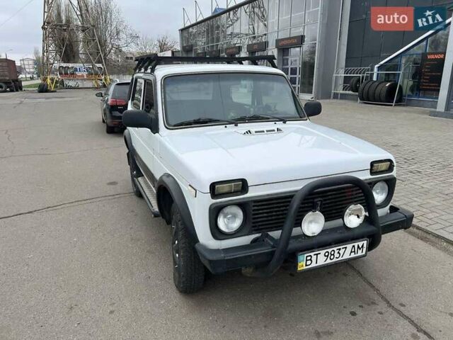 Белый ВАЗ 21213 Niva, объемом двигателя 1.69 л и пробегом 146 тыс. км за 2350 $, фото 3 на Automoto.ua
