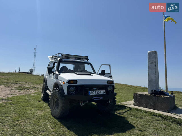 Белый ВАЗ 21213 Niva, объемом двигателя 1.7 л и пробегом 200 тыс. км за 7200 $, фото 1 на Automoto.ua