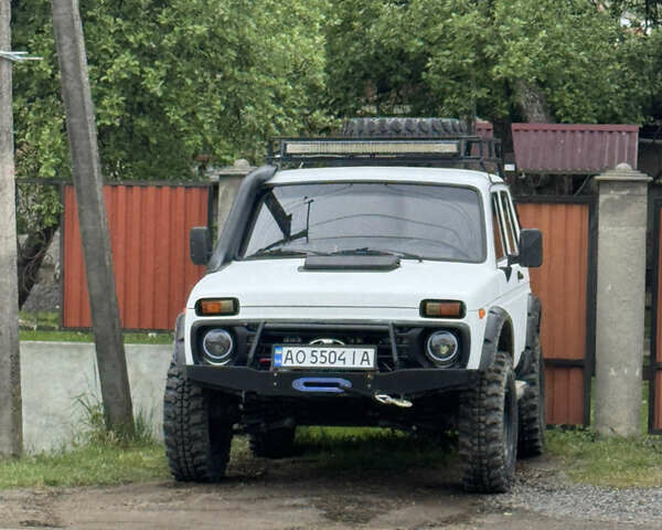 Белый ВАЗ 21213 Niva, объемом двигателя 1.7 л и пробегом 200 тыс. км за 7200 $, фото 6 на Automoto.ua
