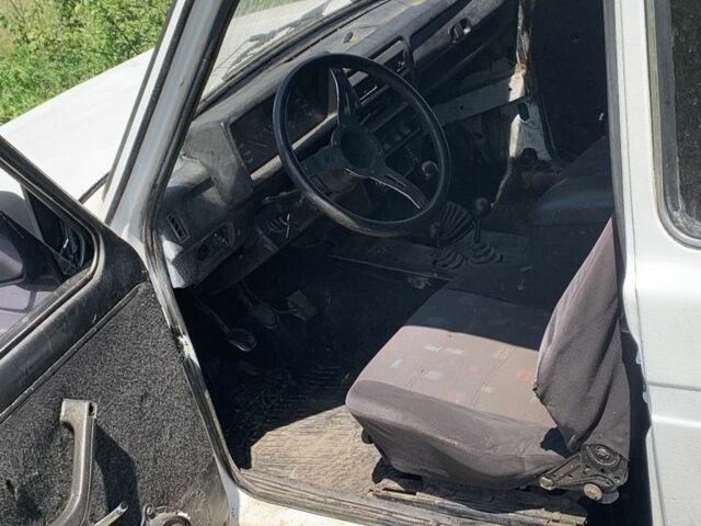 Білий ВАЗ 21213 Niva, об'ємом двигуна 1.7 л та пробігом 2 тис. км за 1600 $, фото 6 на Automoto.ua