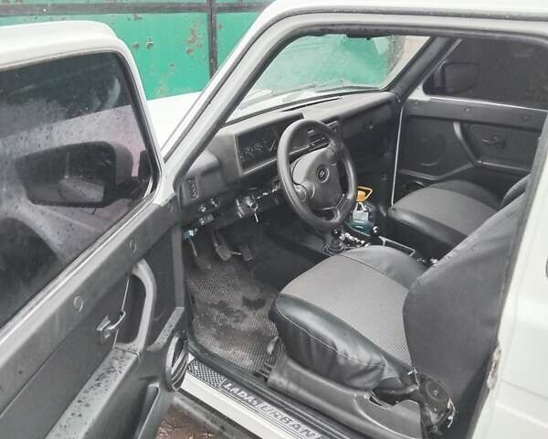 Белый ВАЗ 21213 Niva, объемом двигателя 1.7 л и пробегом 140 тыс. км за 5200 $, фото 5 на Automoto.ua