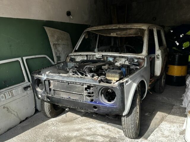 Белый ВАЗ 21213 Niva, объемом двигателя 2.5 л и пробегом 100 тыс. км за 1600 $, фото 4 на Automoto.ua