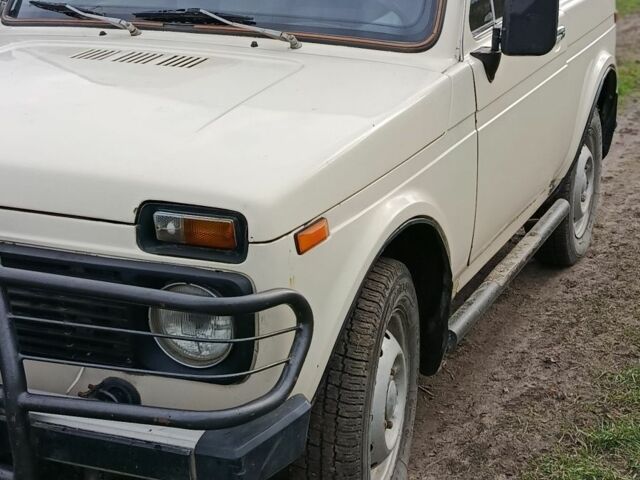 Бежевий ВАЗ 21213 Niva, об'ємом двигуна 1.6 л та пробігом 45 тис. км за 2000 $, фото 1 на Automoto.ua