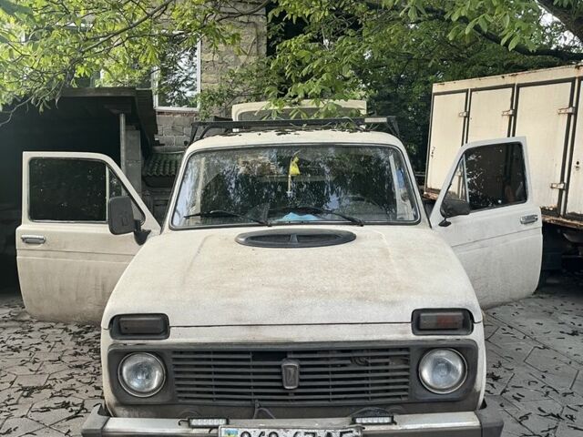 Бежевий ВАЗ 21213 Niva, об'ємом двигуна 0.17 л та пробігом 100 тис. км за 2100 $, фото 1 на Automoto.ua