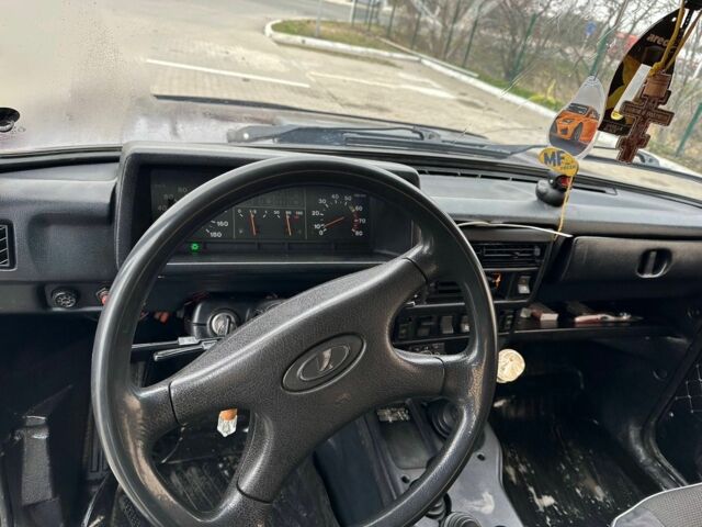 Фиолетовый ВАЗ 21213 Niva, объемом двигателя 1.7 л и пробегом 168 тыс. км за 3800 $, фото 5 на Automoto.ua