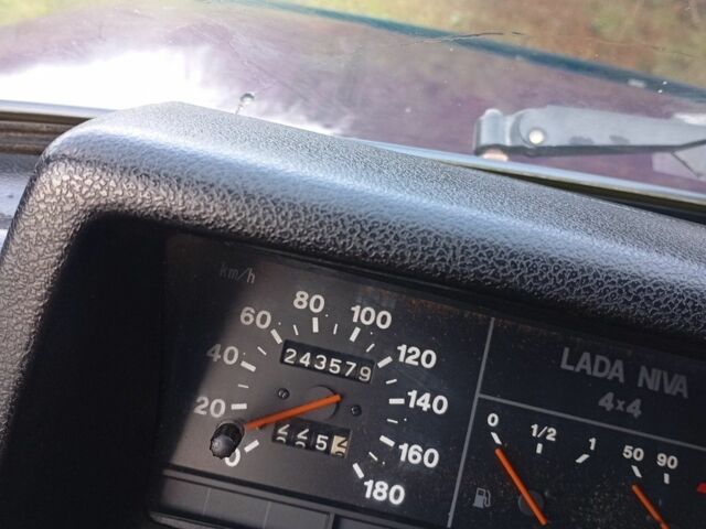 Фіолетовий ВАЗ 21213 Niva, об'ємом двигуна 1.7 л та пробігом 243 тис. км за 2400 $, фото 6 на Automoto.ua