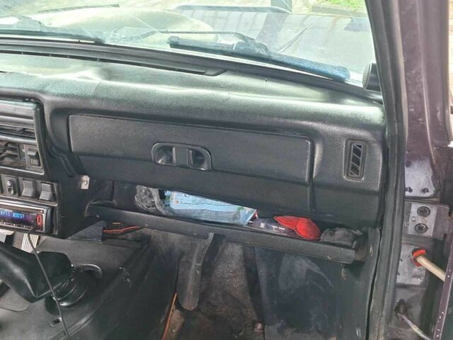 Фиолетовый ВАЗ 21213 Niva, объемом двигателя 1.7 л и пробегом 700 тыс. км за 2100 $, фото 4 на Automoto.ua