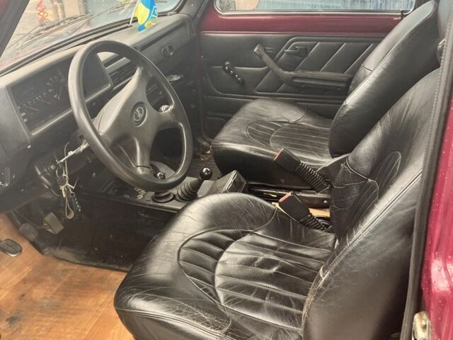 Красный ВАЗ 21213 Niva, объемом двигателя 1.7 л и пробегом 172 тыс. км за 3250 $, фото 6 на Automoto.ua