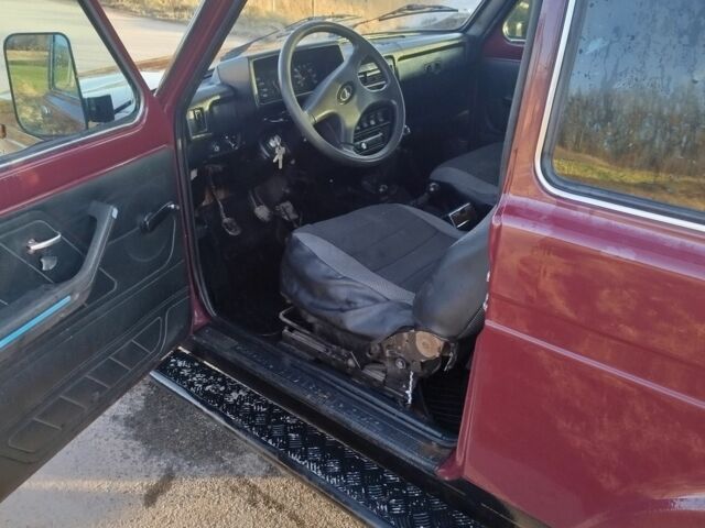 Червоний ВАЗ 21213 Niva, об'ємом двигуна 1.7 л та пробігом 170 тис. км за 2400 $, фото 7 на Automoto.ua