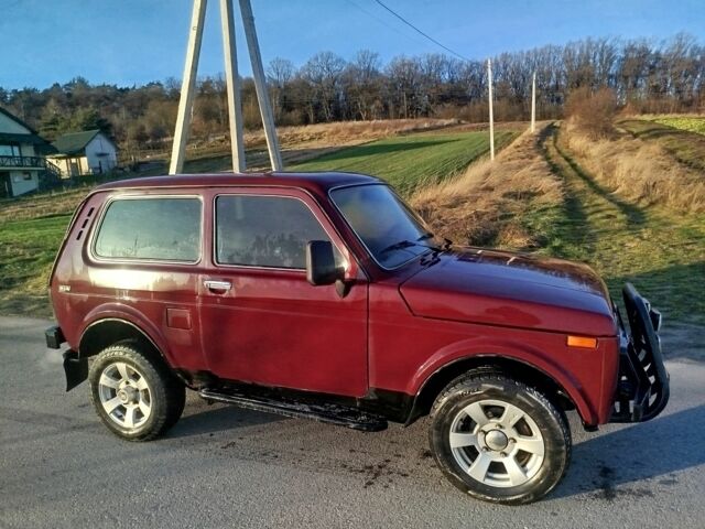 Червоний ВАЗ 21213 Niva, об'ємом двигуна 1.7 л та пробігом 170 тис. км за 2400 $, фото 3 на Automoto.ua