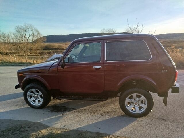 Червоний ВАЗ 21213 Niva, об'ємом двигуна 1.7 л та пробігом 170 тис. км за 2400 $, фото 2 на Automoto.ua