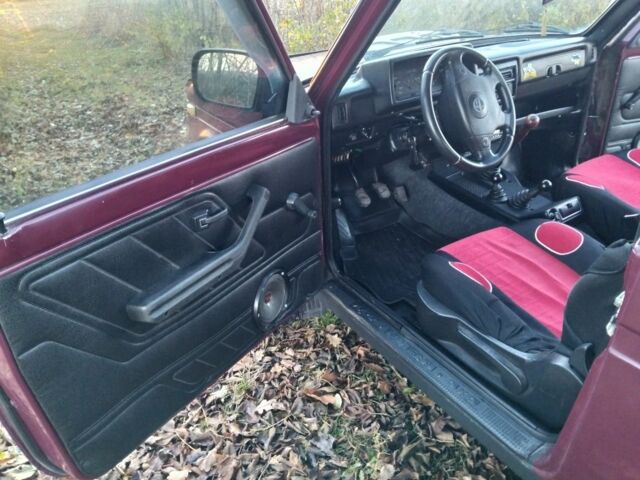 Червоний ВАЗ 21213 Niva, об'ємом двигуна 1.7 л та пробігом 260 тис. км за 2400 $, фото 4 на Automoto.ua