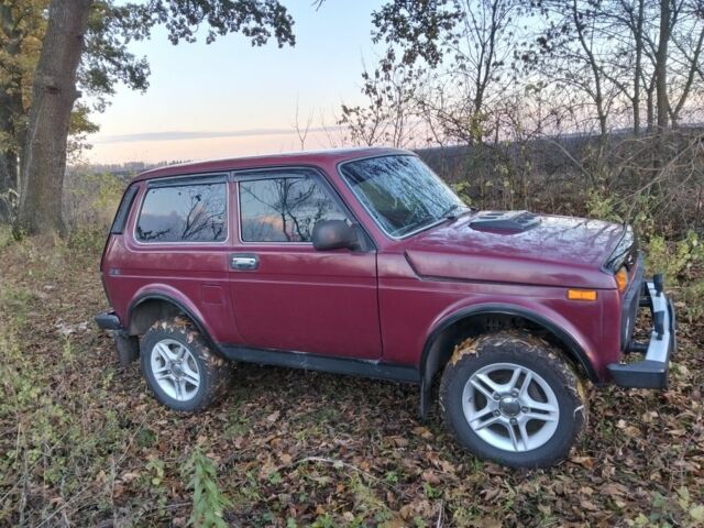 Червоний ВАЗ 21213 Niva, об'ємом двигуна 1.7 л та пробігом 260 тис. км за 2400 $, фото 2 на Automoto.ua